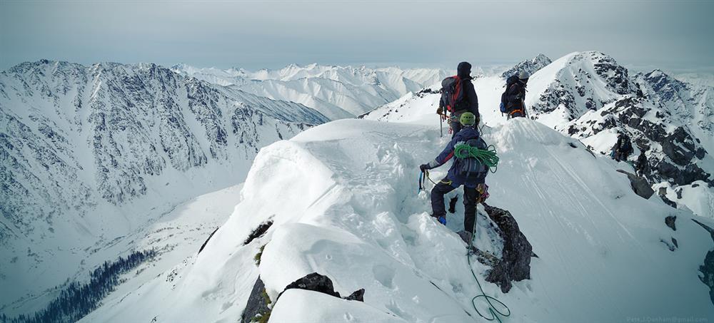 снаряжение для похода треккинг самые необходимые важные нужные вещи список одежда обувь аптечка питание документы еда горы лес восхождение пвд 